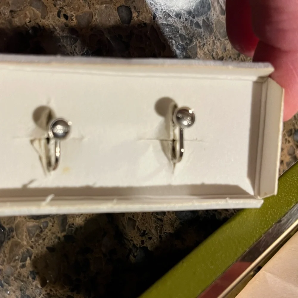 Vintage Lady Coventry Cameo Clip On Earrings - Picture 8 of 11